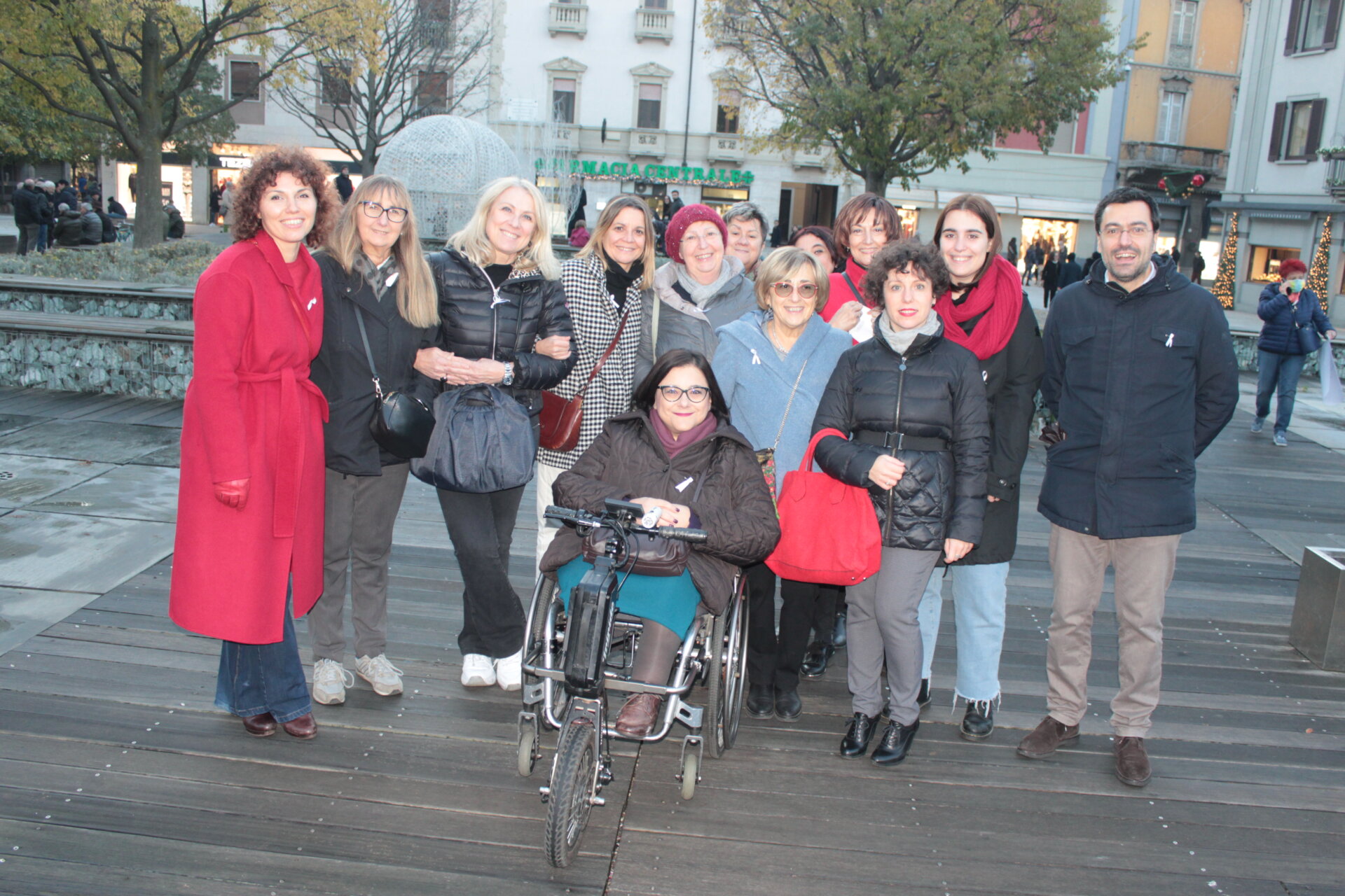 Legnano Flash Mob Contro La Violenza Sulle Donne Prima Milano Ovest