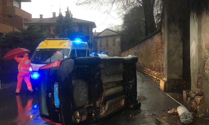 Si Ribalta Con L Auto Anziana In Ospedale Prima Milano Ovest