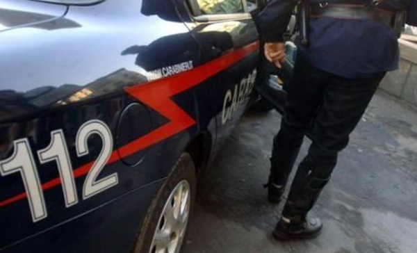 Lasciava biglietti “hot” alla commessa: arrestato stalker 56enne