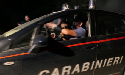 Ignora l'alt dei Carabinieri: l'inseguimento e l'arresto