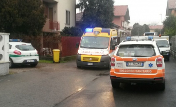 Aggiornamento, trasportato in gravi condizioni al Niguarda il 56enne cadututo durante la raccolta rifiuti a Rho