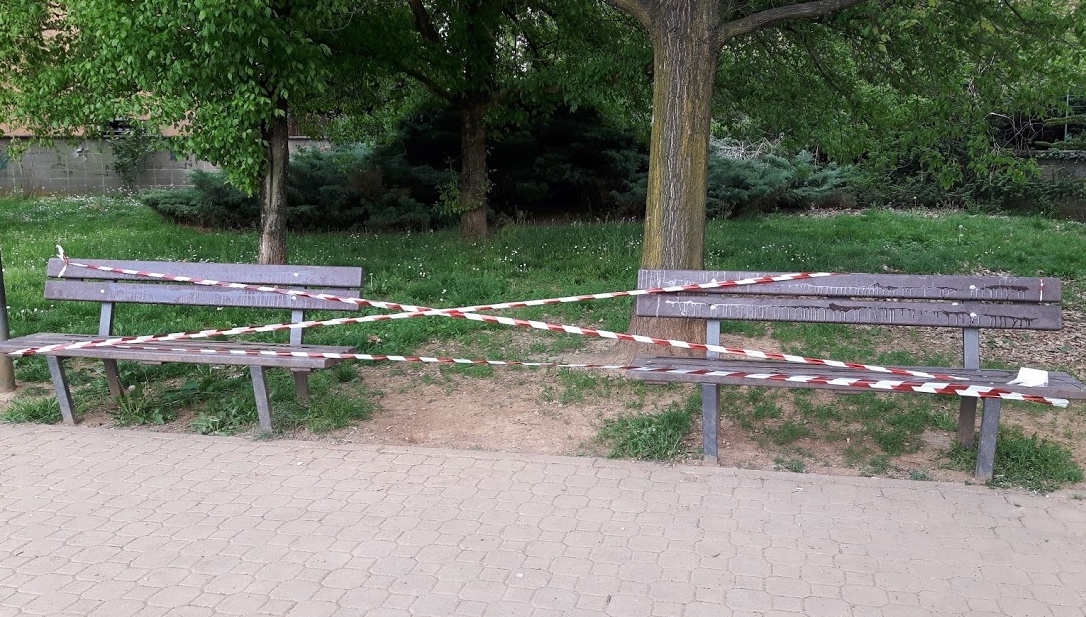 Arese, Atti vandalici all’area cani di viale dei Platani