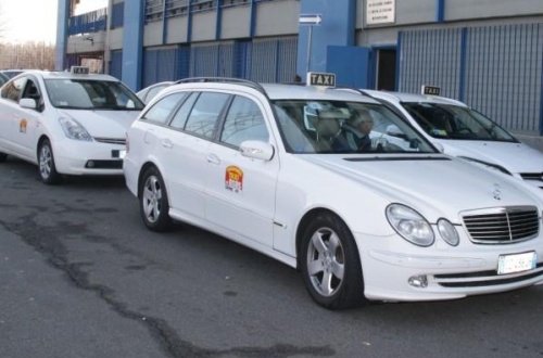 Arese, Autista Ncc minaccia i taxisti con una pistola giocattolo: denunciato