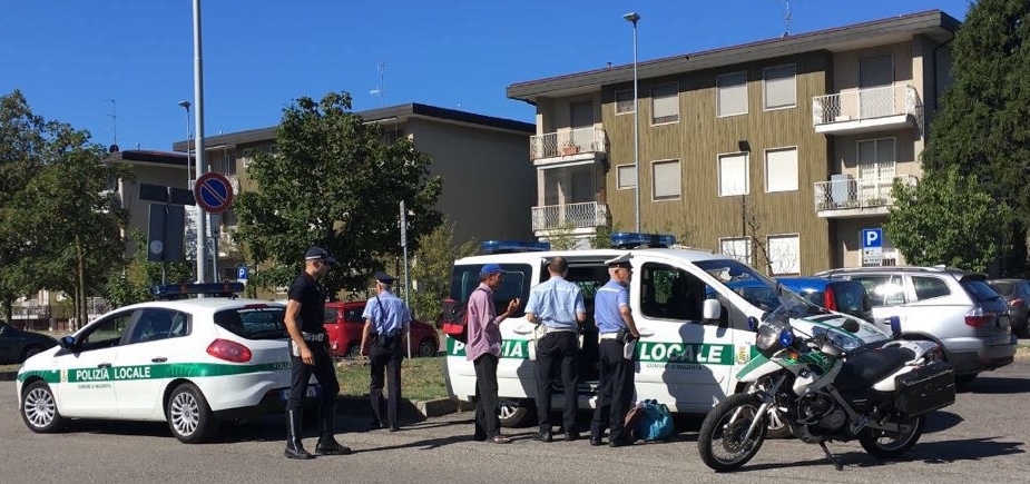 Blitz fuori dall’ospedale, scattano multe agli ambulanti