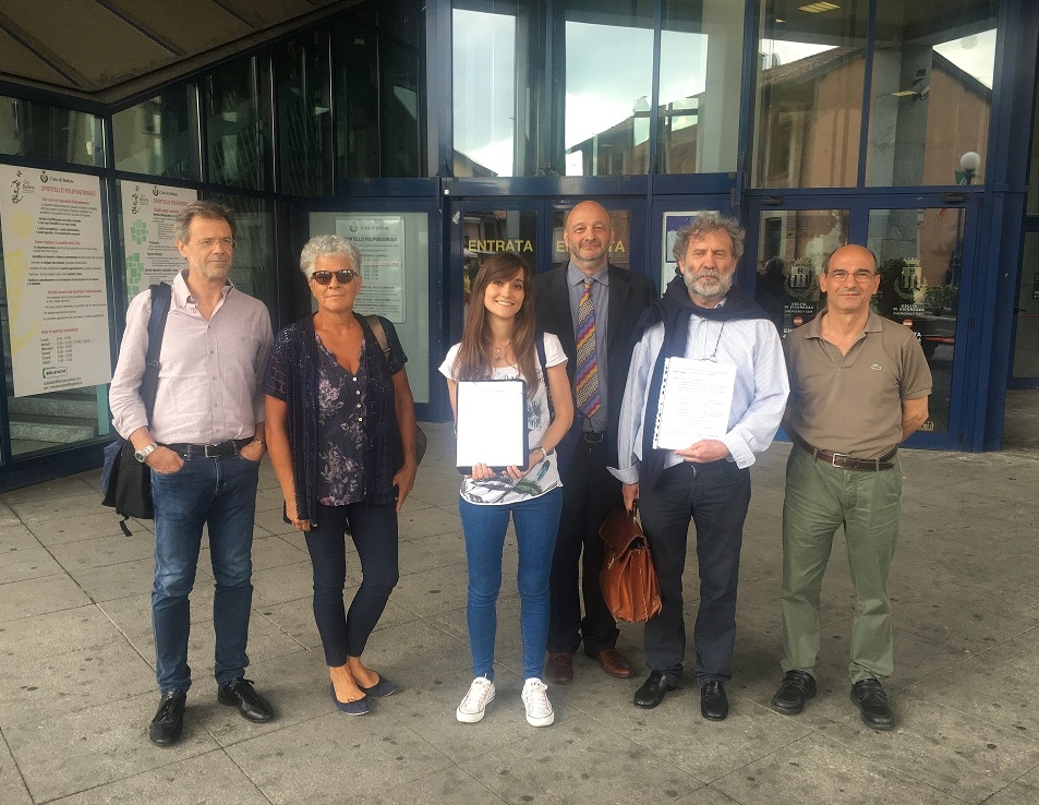Bollate, Novecento firme per dire “no”