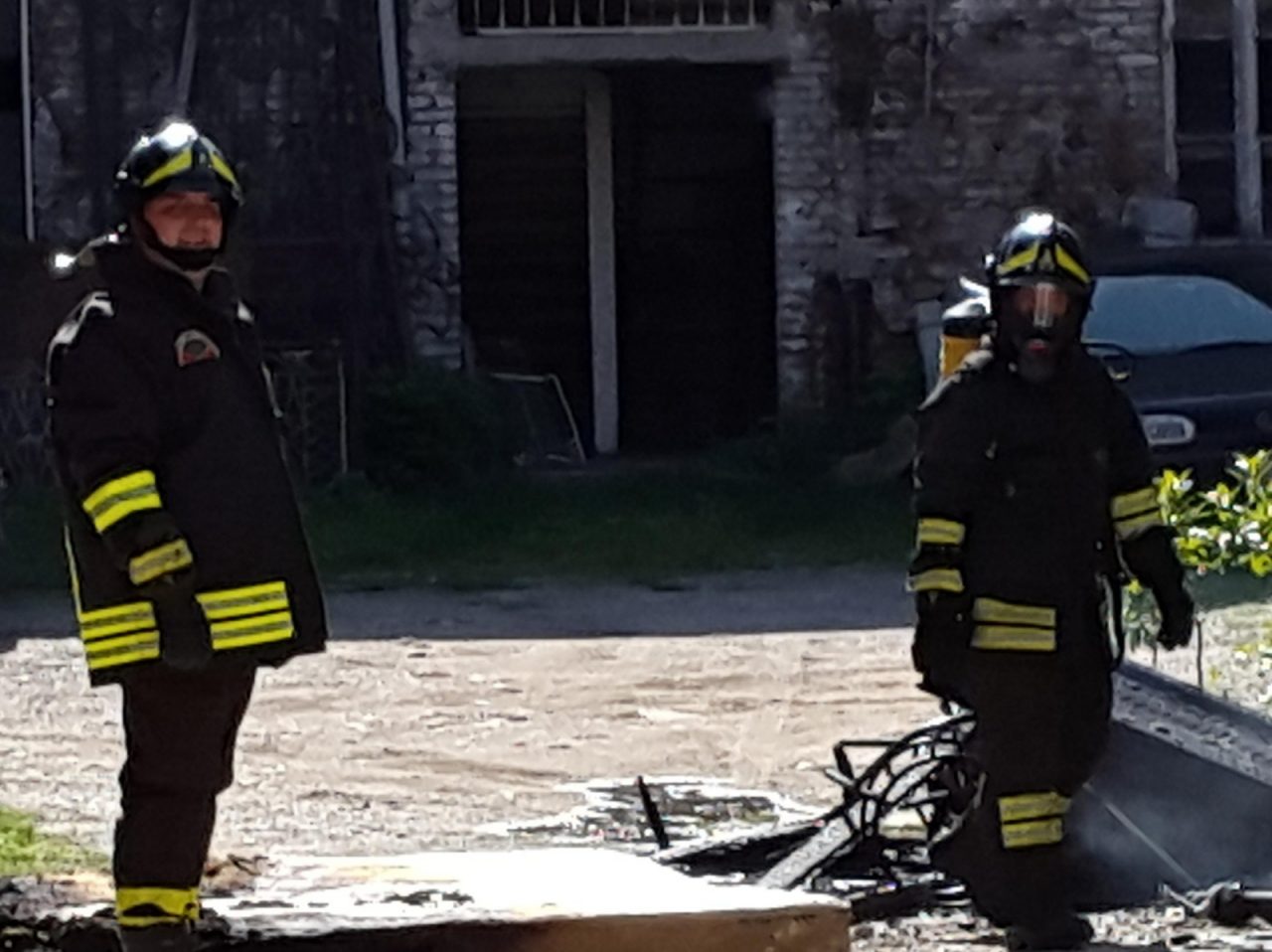 Busto Garolfo, 81enne cade in casa, resta a terra per due giorni. Lo salvano i vigili del fuoco volontari di Inveruno