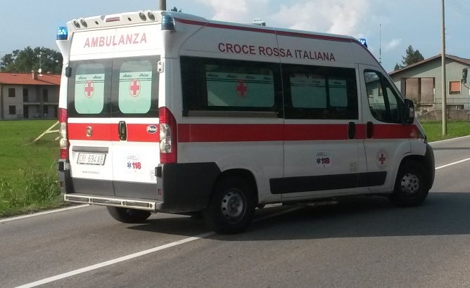 Canegrate, paura in via Terni: bimba di 7 anni investita da un’auto