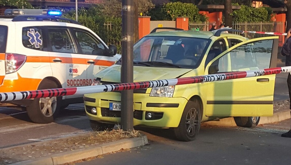 Cerro – Colto da malore in auto, si schianta contro un palo: è gravissimo