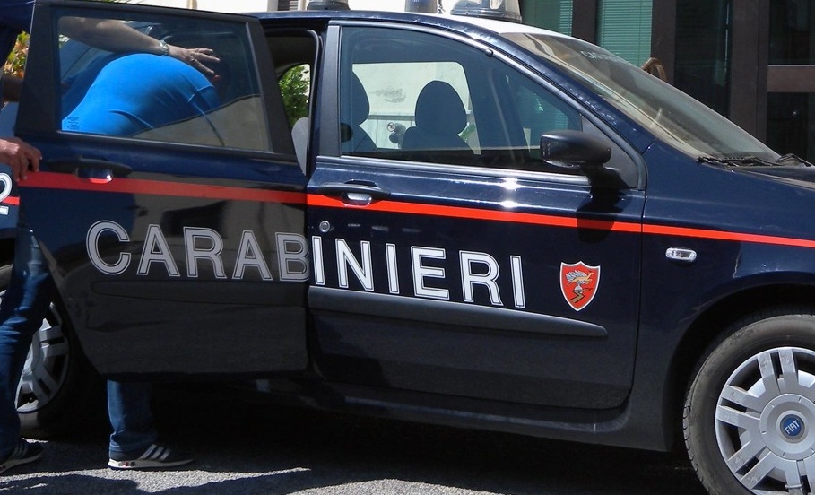 Rapina in lavanderia a Saronno, taglierino contro una cliente per 20 euro