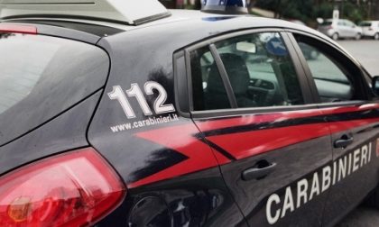 Cerro Maggiore, spacciatore si lancia dall'auto in corsa per scappare dai carabinieri: preso