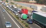 Camion perde il suo carico, chilometri di coda in autostrada