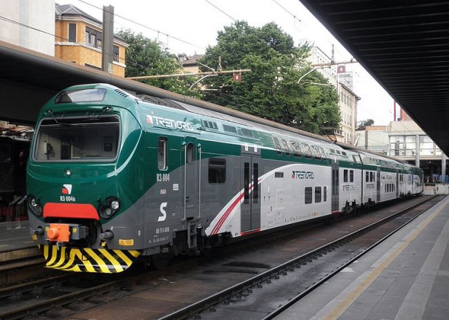 Senza biglietto, tira una sberla al controllore: denunciato