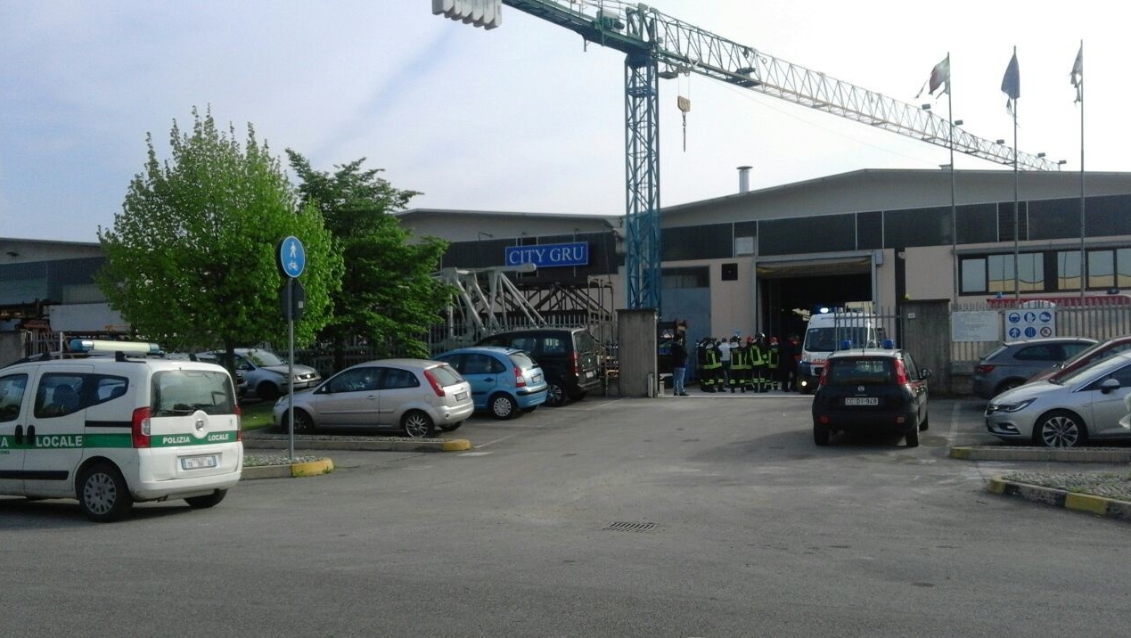 Cuggiono, operaio schiacciato da una trave