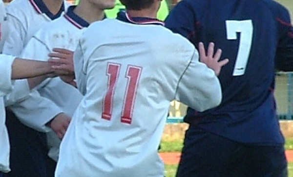 Cuggiono: scontro tra due calciatori, rissa sfiorata durante la partita