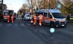 Ciclista cade dalla bici e sbatte la testa