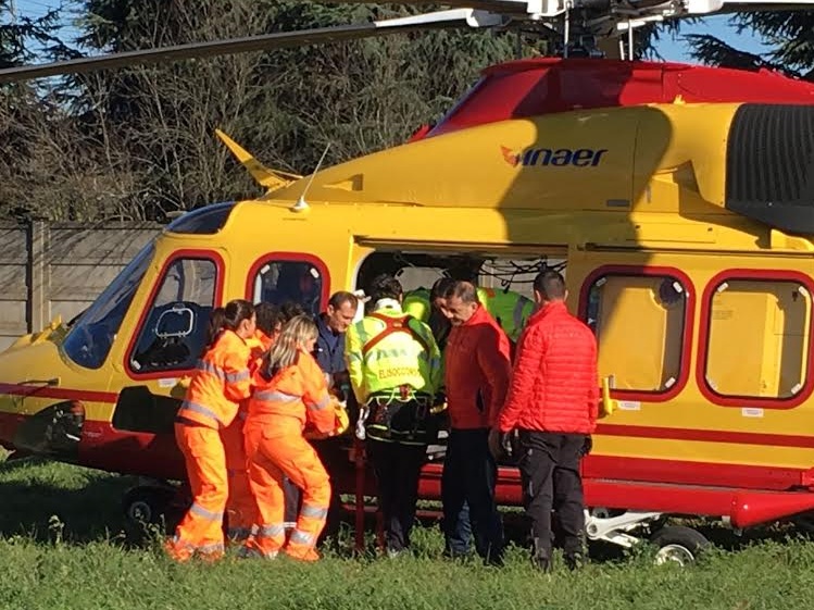 Investito da un ciclista a Pontenuovo, uomo in gravi condizioni