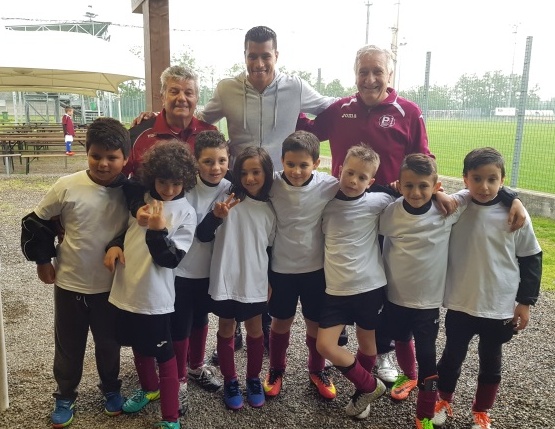 Lainate, Jeison Murillo si allena con i ragazzi della Polisportiva