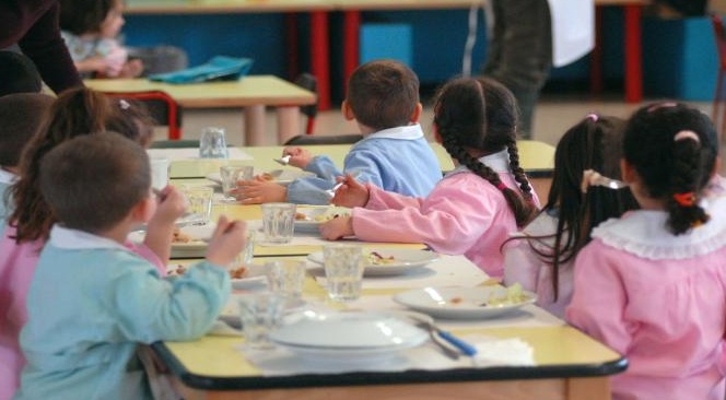 Lainate, blatte nel refettorio scolastico. Il Comune: “problema già risolto”