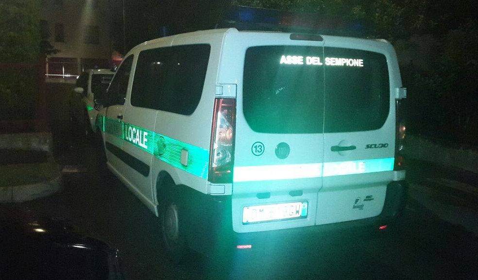 Legnano: 15enne sale sull’auto, mette la retro ma investe la mamma. La donna è gravissima