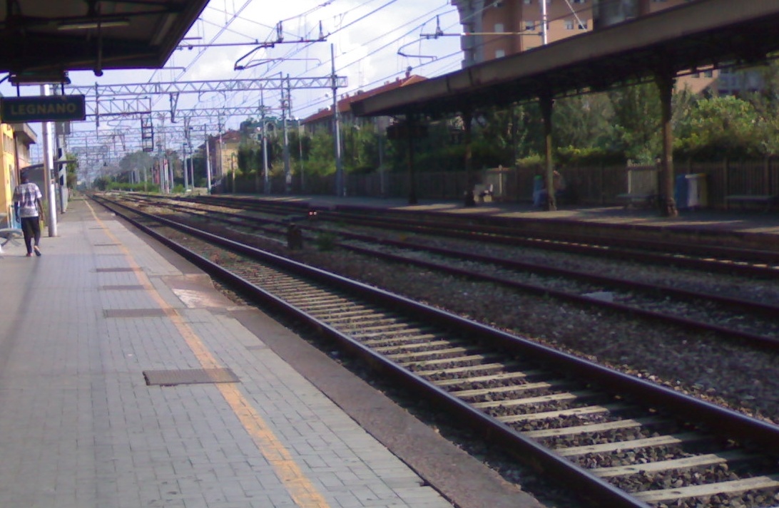 Legnano, 17enne cerca di buttarsi sotto un treno: salvata da un cittadino del Bangladesh