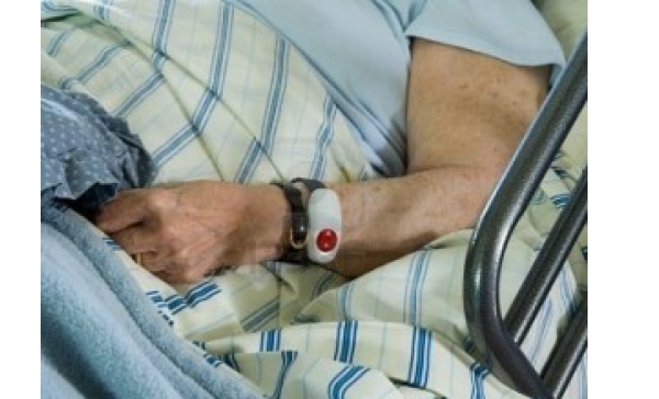 Legnano: “E’ solo una botta”, anziano dimesso da ospedale. 24 ore dopo lotta tra la vita e la morte