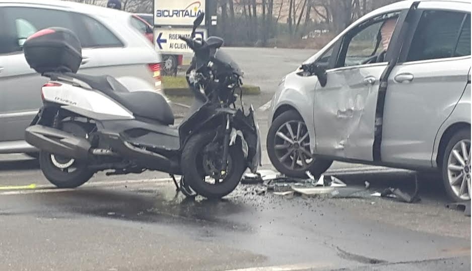 Legnano: Paura per un motociclista investito sulla Statale 527