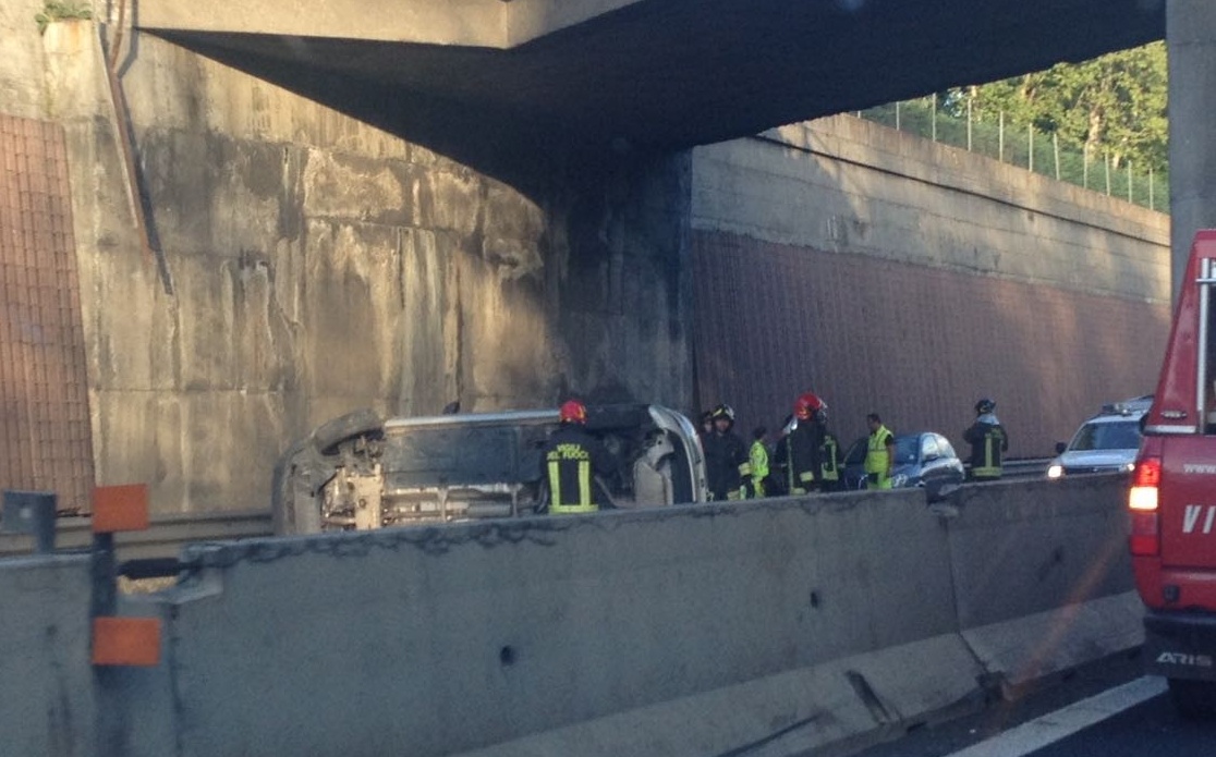 Legnano, Auto precipita sull’A8, code e caos in autostrada