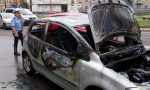 Legnano, auto s'incendia in Piazza Monumento: madre e figlio salvi appena in tempo