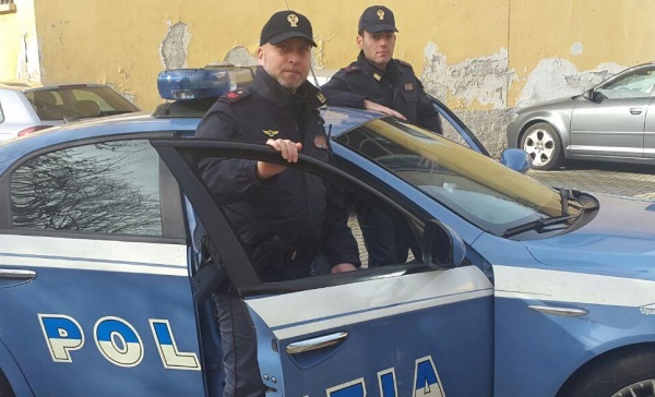 Legnano, ruba spumante, lasagne e dolci. “Sono senza lavoro”