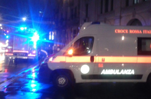 Legnano, sedia in fiamme a causa della stufetta. Anziana intossicata