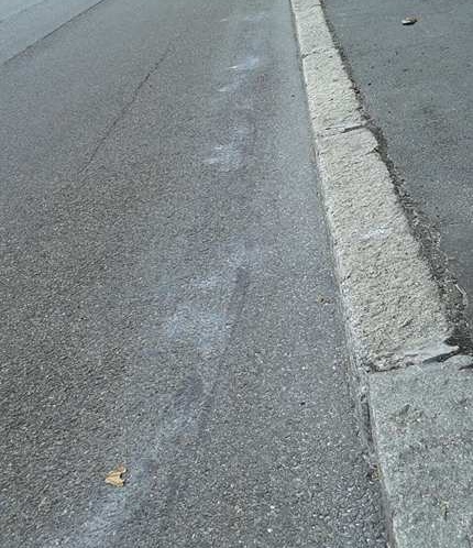 Legnano, accoltellato a una gamba e derubato di 150 euro: maxi pozza di sangue a terra