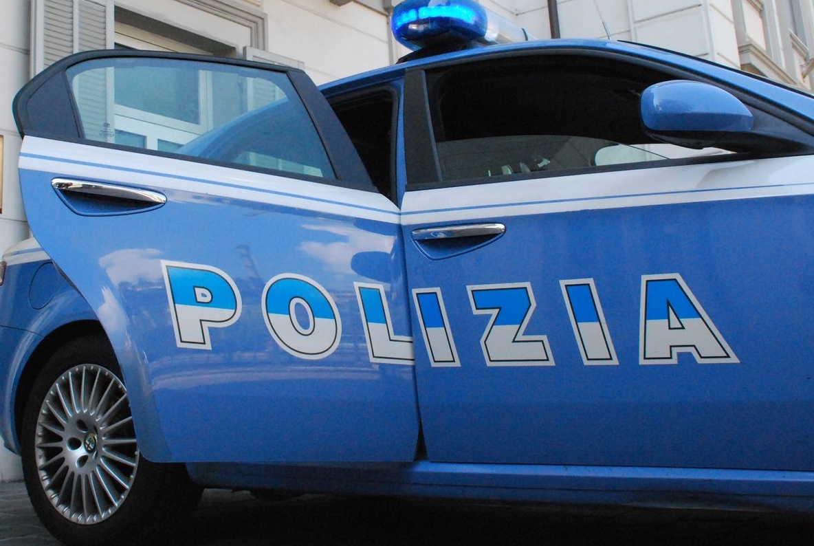 Legnano, uno sconosciuto gli sferra un pugno e si allontana: 15enne ferito