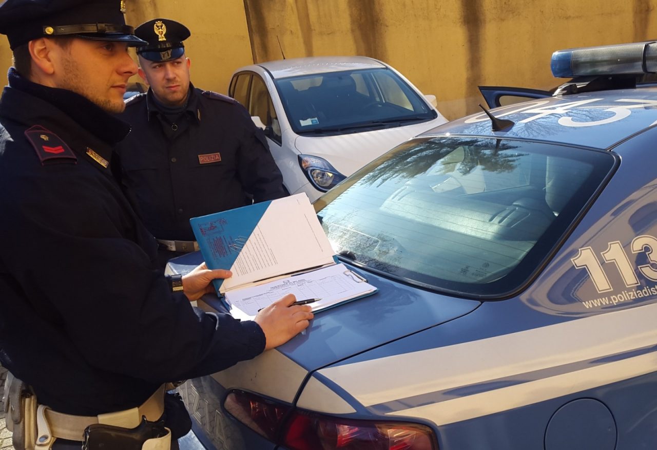 Legnano: vede i ladri scappare in bici, riconosce la refurtiva e li fa arrestare