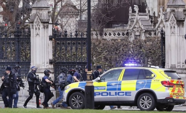 Londra, Attacco al Parlamento: 12 feriti