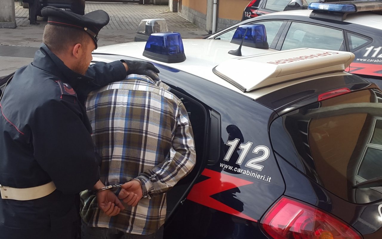Magnago, violenza in casa: picchia la madre e rompe un braccio alla zia: arrestato
