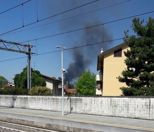 Maxi incendio nella ditta, tutto il Legnanese col fiato sospeso