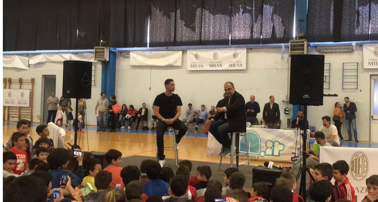 Nerviano, Mattia De Sciglio eroe dei baby sportivi: successo per l’incontro in palestra