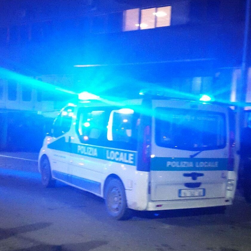 Nerviano, autista colpito da un ballone di plastica finisce in ospedale