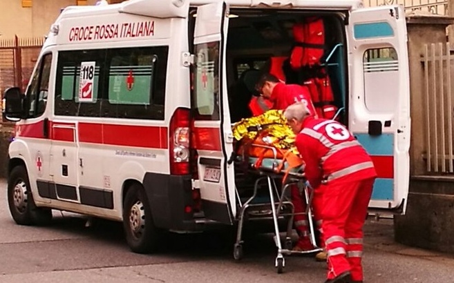 Nerviano: botte fuori dalle scuole medie, 11enne in ospedale