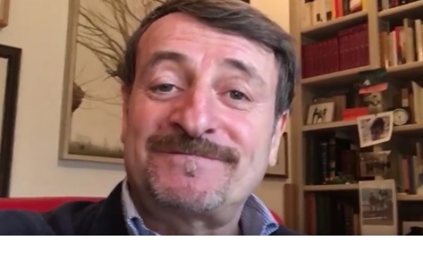 Papa a Milano, la video-lettera di Giacomo Poretti: “Stranieri sempre accolti bene. Zanetti, ad esempio…”