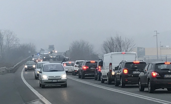 Pero, maxi incidente sull’A4: 20 persone coinvolte