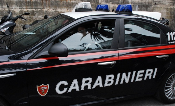 Pogliano, scippa donna al centro commerciale: i carabinieri lo trovano