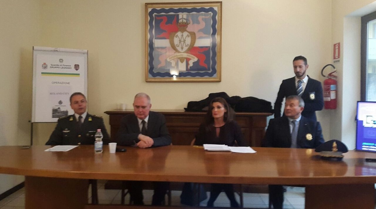 Rescaldina, arrestato un funzionario del Comune: erogava contributi in cambio di sesso