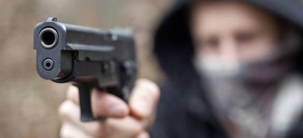 Rescaldina, colpo da 15mila euro al Blum garden: dipendenti minacciati con le pistole e poi rinchiusi in uno stanzino