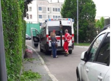 Rescaldina: taglia la siepe ma cade dalla scala, paura per un 80enne