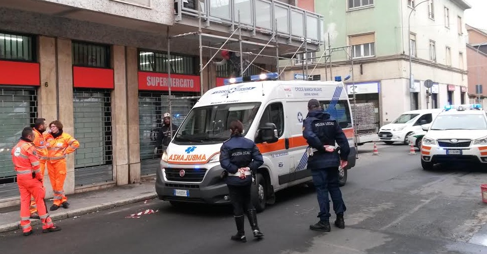 Rho – Cade da un ponteggio operaio in prognosi riservata