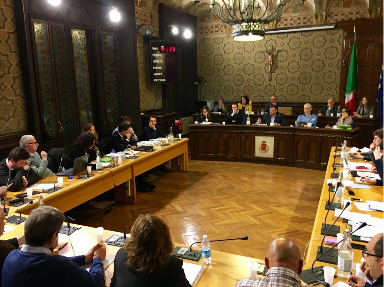 Rho, Consiglio straordinario sul crollo a scuola – «Giunta e sindaco conoscevano la pericolosità della media Manzoni»
