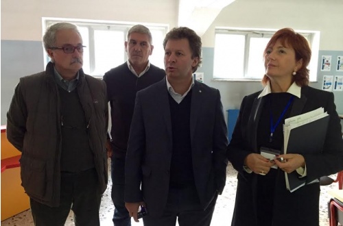 Rho,  Lezioni in cantina per gli studenti della Manzoni, intervengono le opposizioni