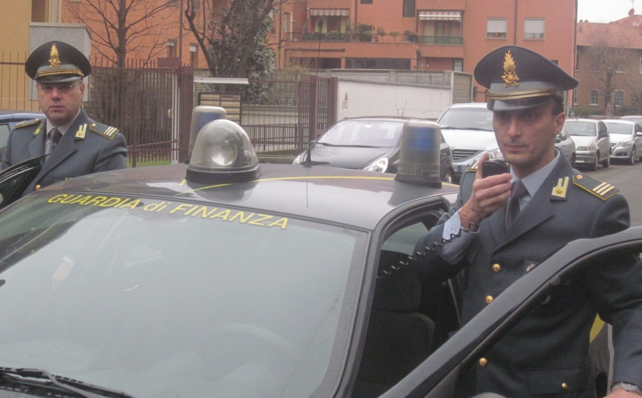 Rho, Più di venticinque piante di marijuana trovate in un campo dalla Guardia di Finanza