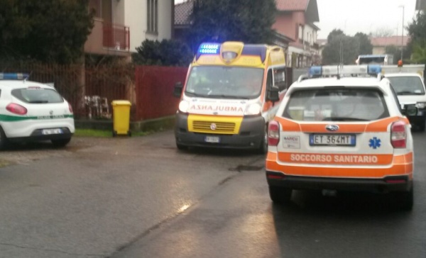 Rho, grave incidente sul lavoro per un dipendente della società che raccoglie i rifiuti
